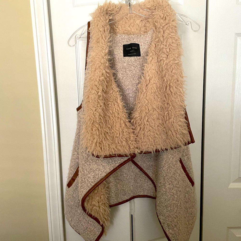 Fleece vest with faux fur lapels